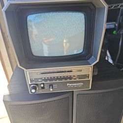 6" Panasonic B/ W TV Radio Vintage 1980