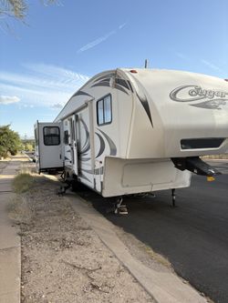 2012 Keystone Cougar 5th Wheel/RV