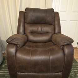Automatic Recliner With Attached Remote
