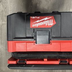 M18 FUEL PACKOUT 18-Volt Lithium-Ion Cordless 2.5 Gal. Wet/Dry Vacuum