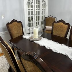 Dining Room Table 