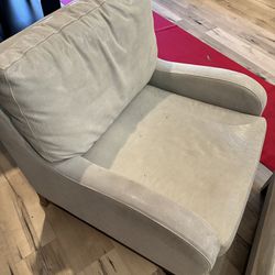 *FREE* Chair With Ottoman