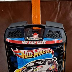 Hot Wheels 100-Car Rolling Storage Case with Retractable Handle Model20135