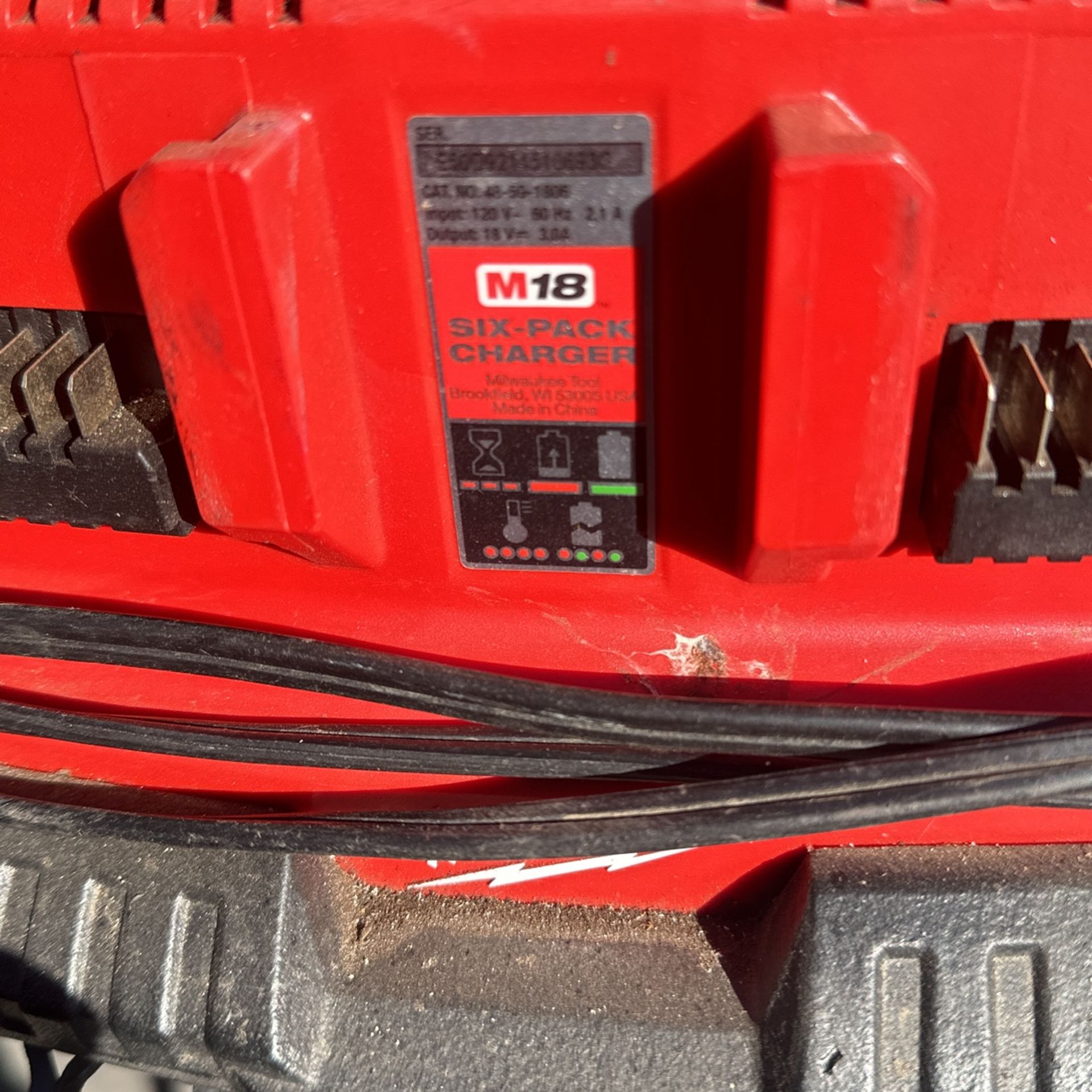 Milwaukee Six Pack Charger M18