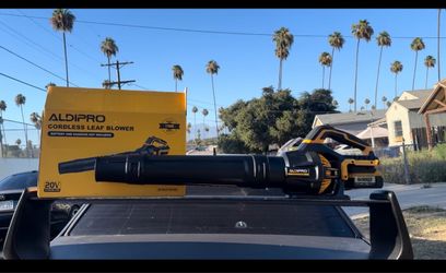 New Leaf Blower ( Tool only works with Dewalt Batteries)