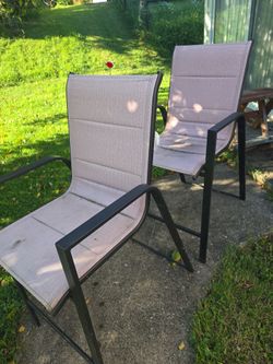 2 lawn chairs