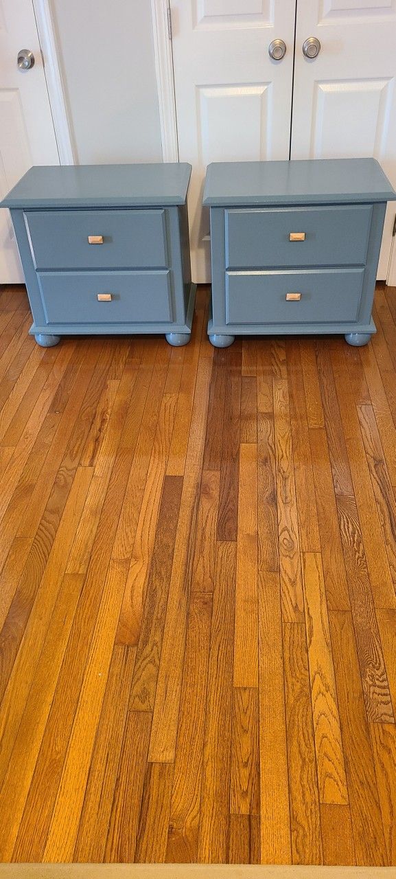 STANING BEAUTIFUL REFINISHED THOMASVILLE 2 NIGHT STANDS