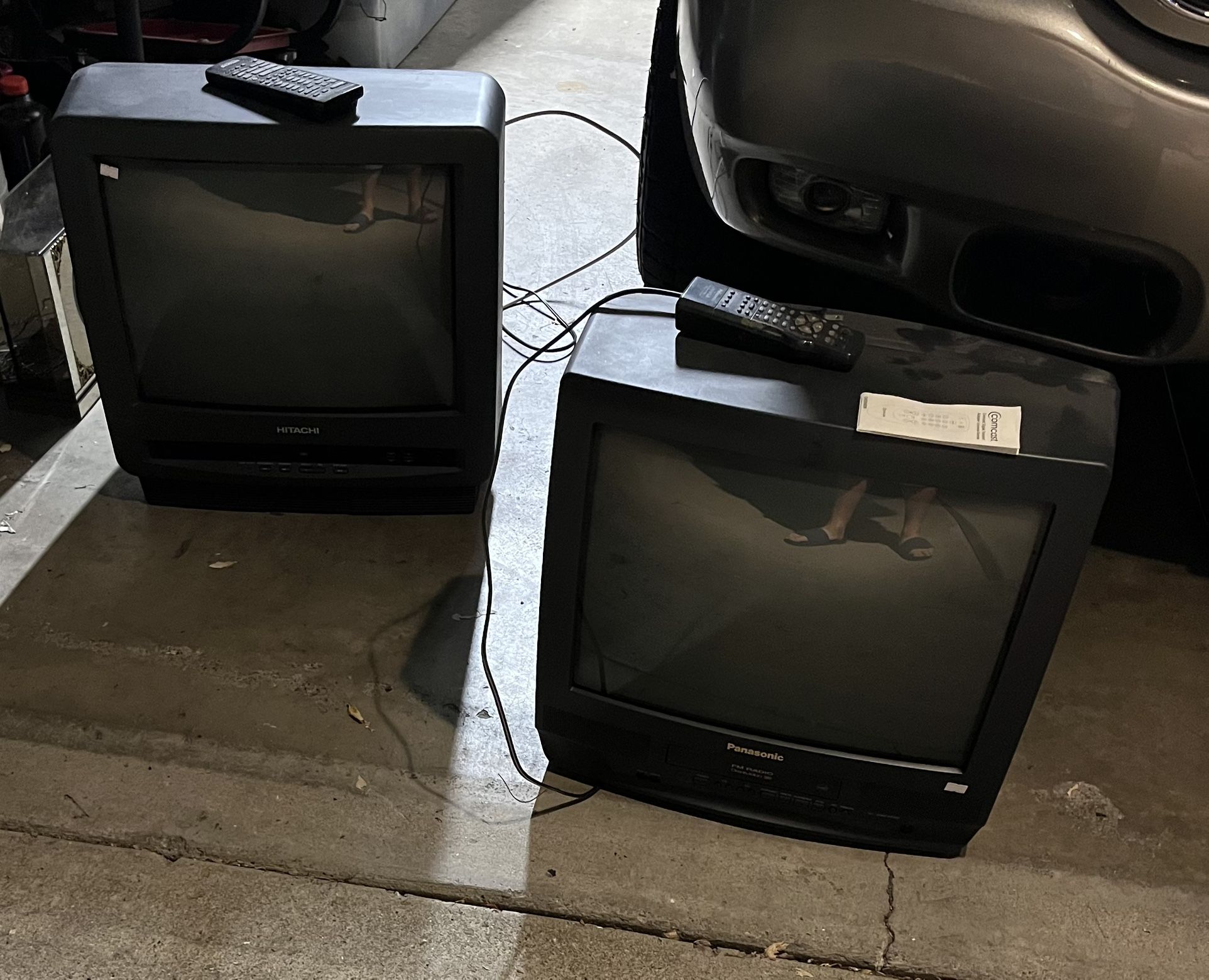 2 CRT Tvs