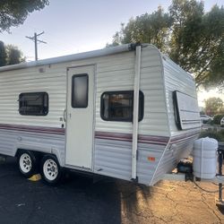 1991 Terry Fleetwood  18 Foot. Everything Works Good Condition.