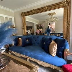 Very  Beautiful gorgeous one couch only with beautiful pillows