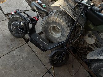 Electric seat scooter