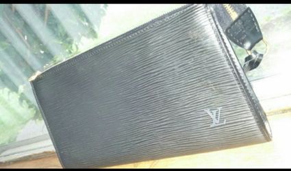 Vintage Louis Vuitton epi-clutch