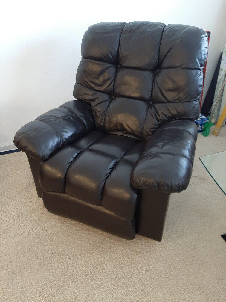 Lazy Boy Leather Recliner LIKE NEW!