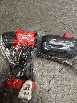 Milwaukee m18 fuel 1/2 mid impact with 8.0 high output battery new