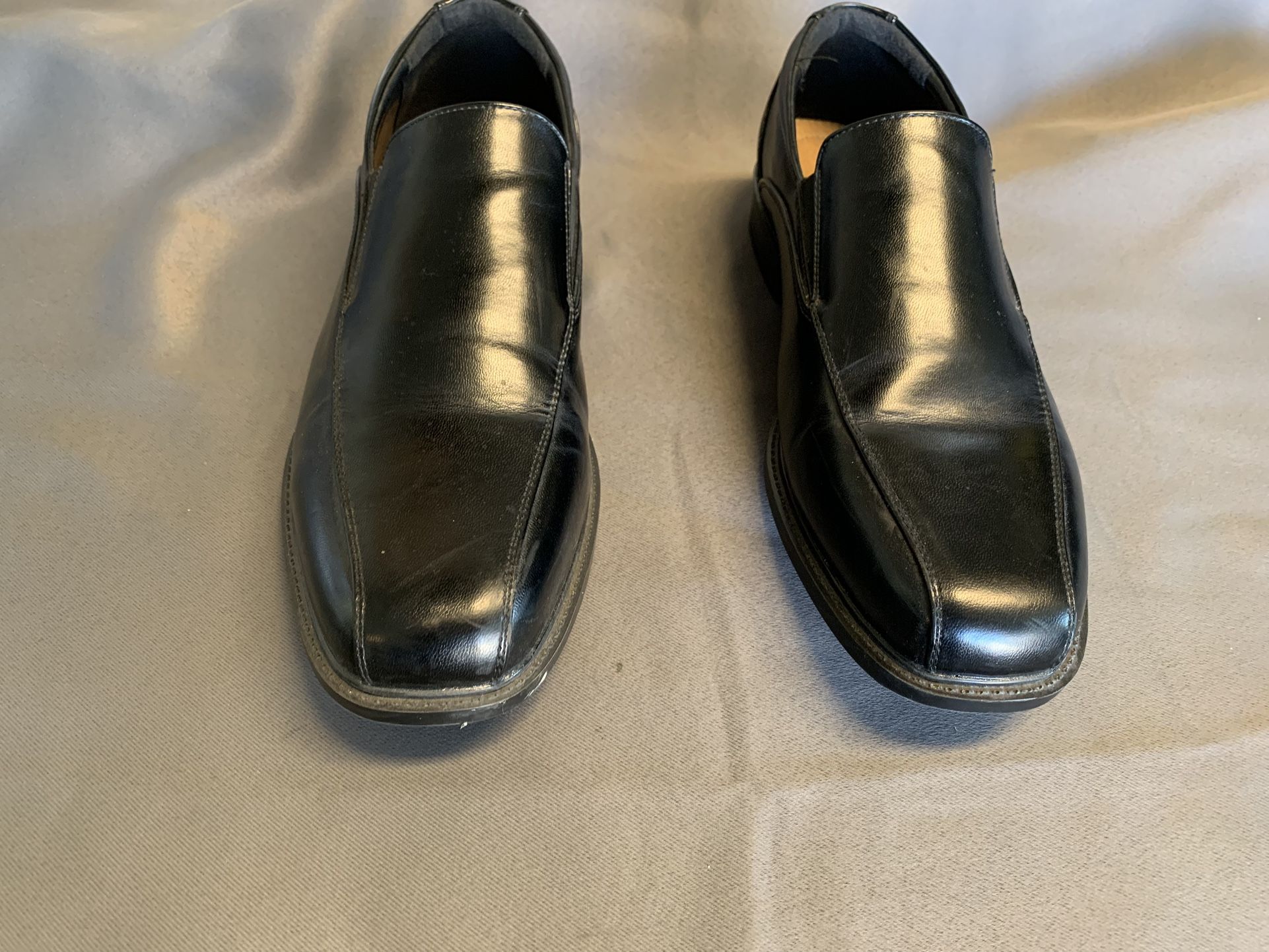 Dress shoes men’s 9 1/2 Wide