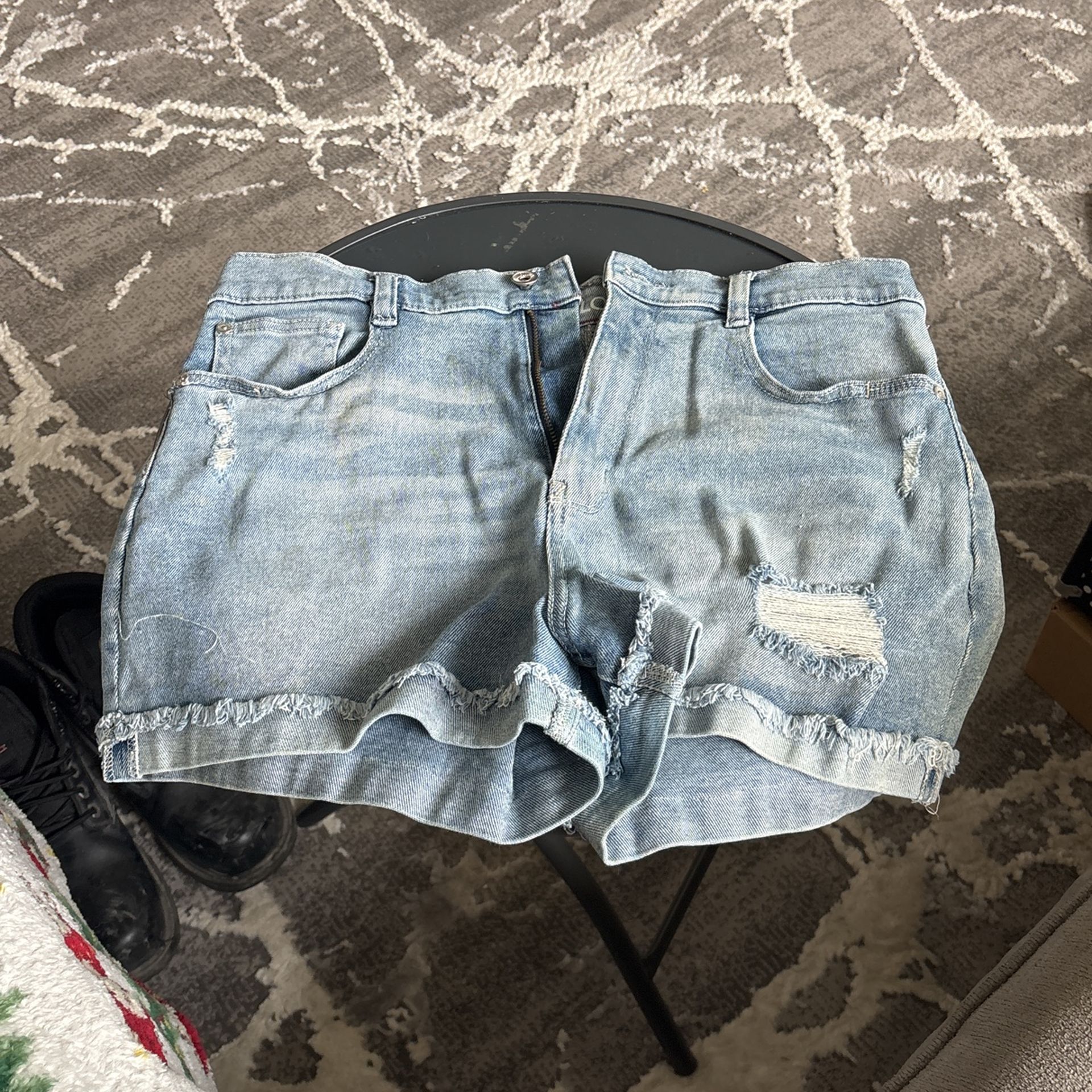 Woman’s Wallflower Shorts