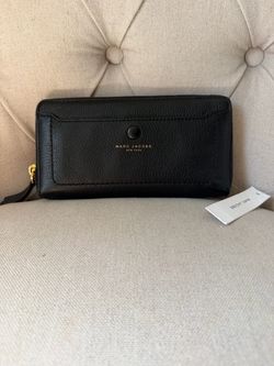 MARC JACOBS Pebbled Leather Continental Zip Around Wallet Black Gold