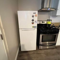 Magic Chef 10.1 cu. ft. Top Freezer Refrigerator in White
