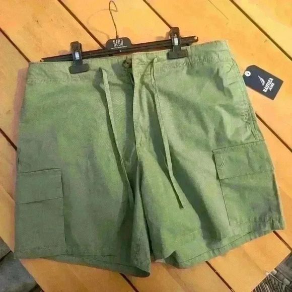 Women's Nautica Green Cargo Shorts with Tie front - NWT size 12