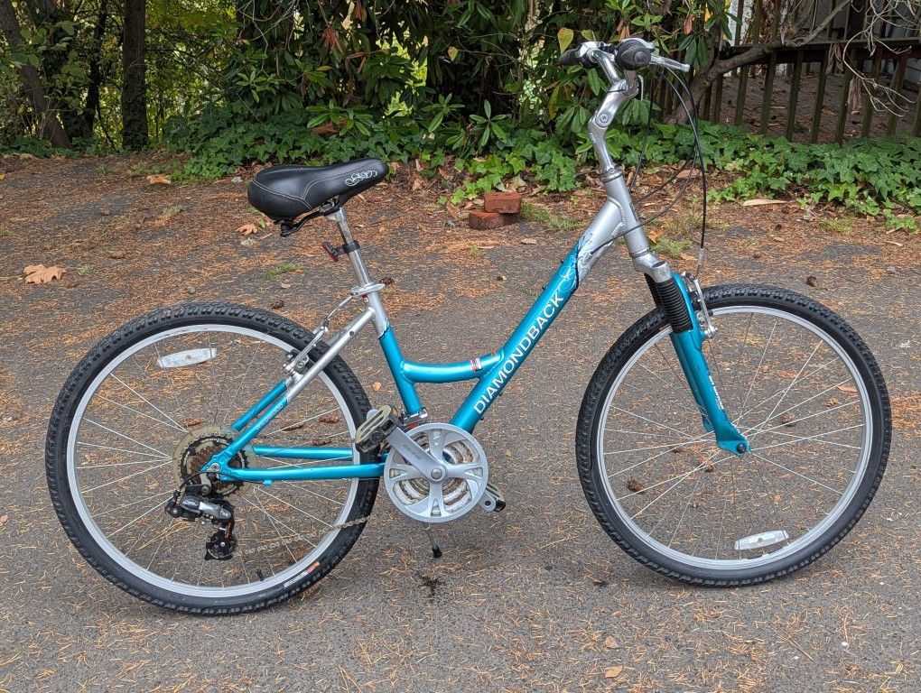 Diamondback Wildwood 15.5 Inch Small Step Through Hybrid Bicycle
