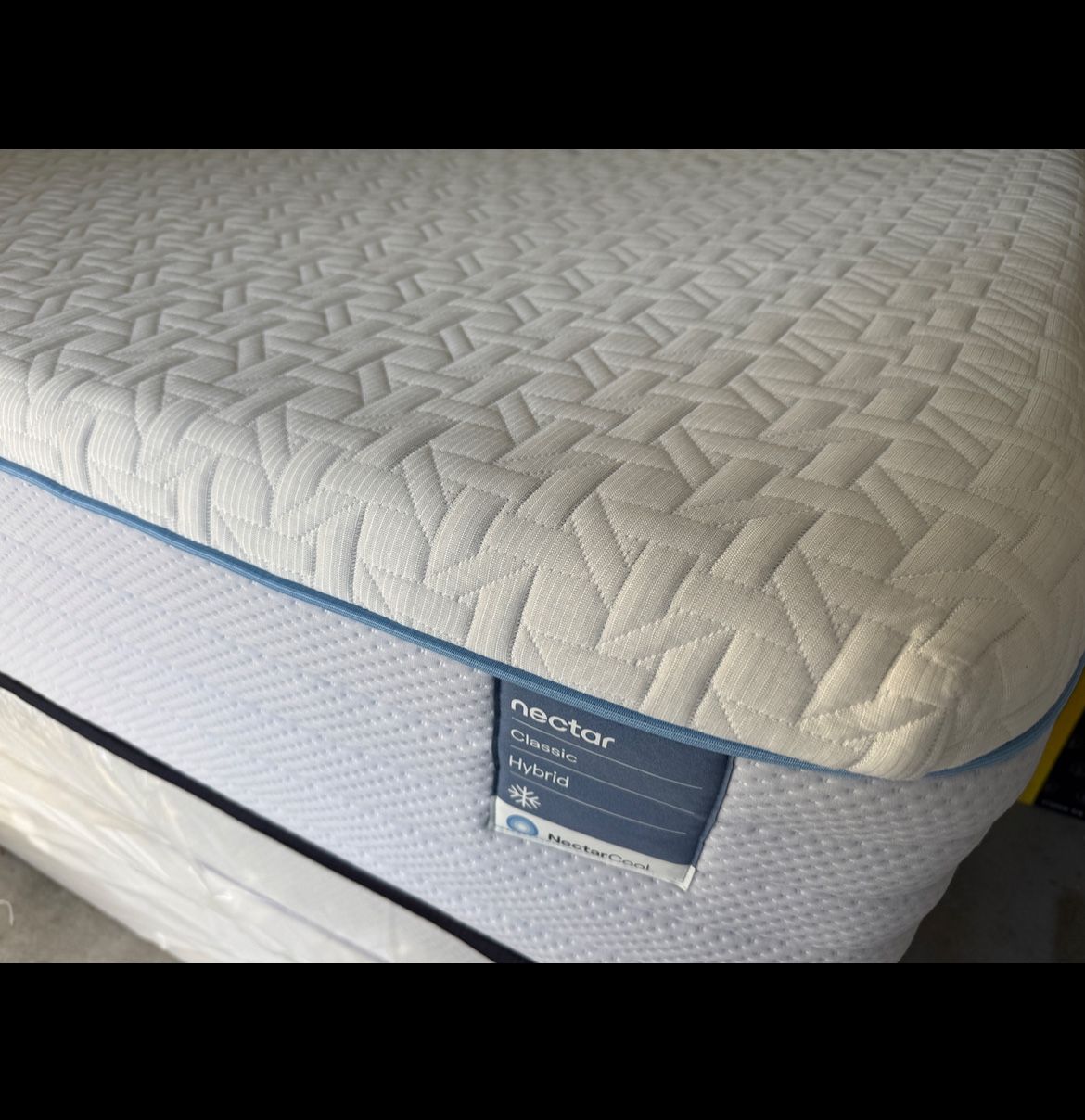 Nectar Classic Queen Hybrid Mattress  - NEW IN BOX