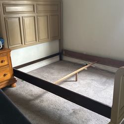 Bed Frame    Queen.   