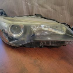 15-17 Toyota Camry Passenger Headlight Halogen 