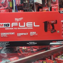 MILWAUKEE M18 FUEL 18 Guage BRAD NAILER  KIT
