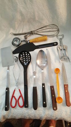 Lot A Set of 12 Kitchen Utensils
