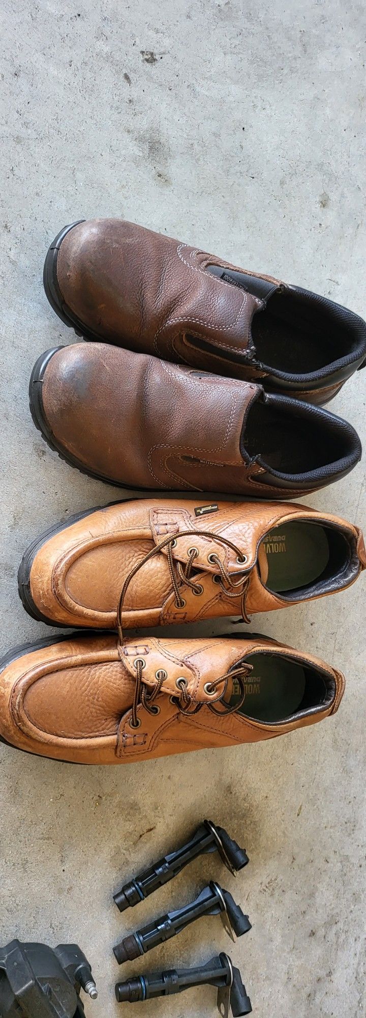 STEEL AND COMPOSITE TOE WORK BOOTS (GENTLY USED)