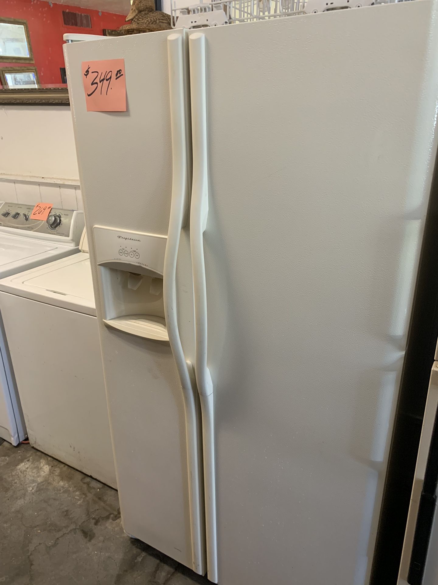 Frigidaire Side By Side Refrigerator Excellent  . Warranty  . Delivery Available . 2203 Fowler St. 33901