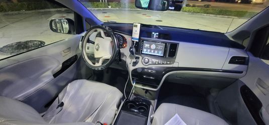 Toyota Sienna  2014