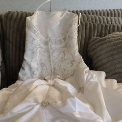 Beautiful Strapless Cinderella Wedding Dress