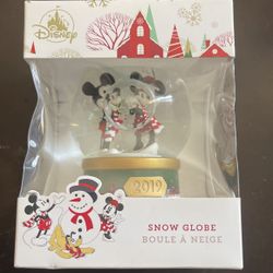 Christmas Snow Globe 