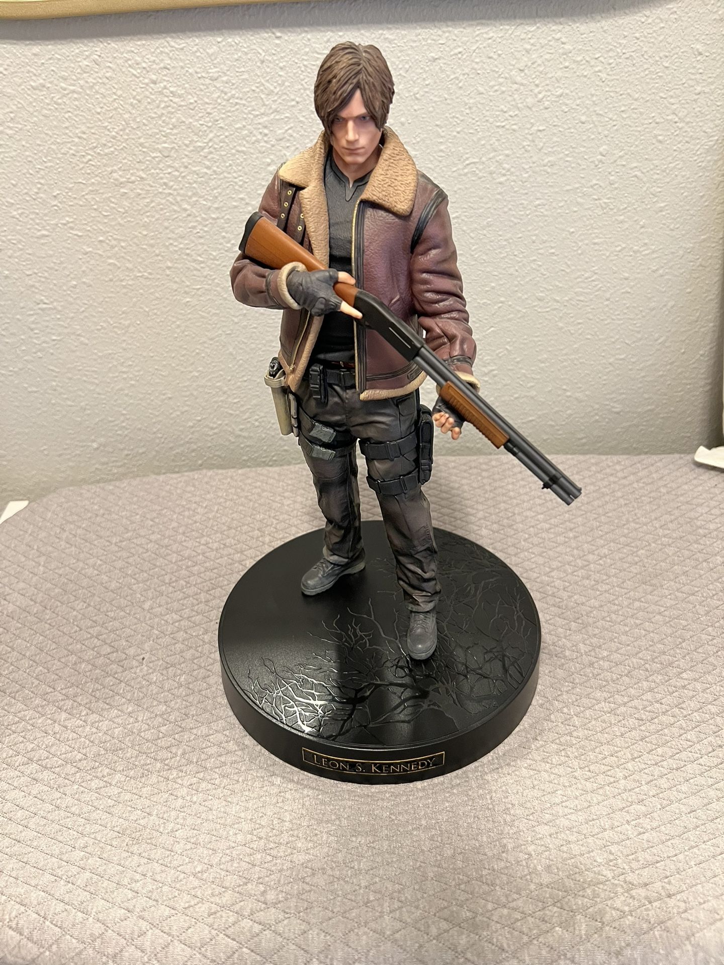Authentic Leon Resident evil Biohazard 4 remake statue figure only RE4R collector’s edition no box