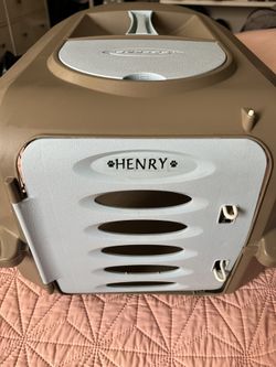 23" Cat carrier (or A Small Or Lap/toy Dog)