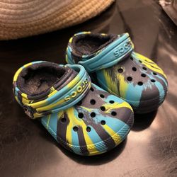 Toddler Size 6 Fleece Lined Crocs 