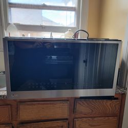 LG ThinQ Staiinless Steel 1.7 cu. ft. Smart Over-the-Range Convectiion Microwavee with Air Fryy SmoothTouch Glass Controls