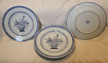 Chinese Rice Porcelain Set