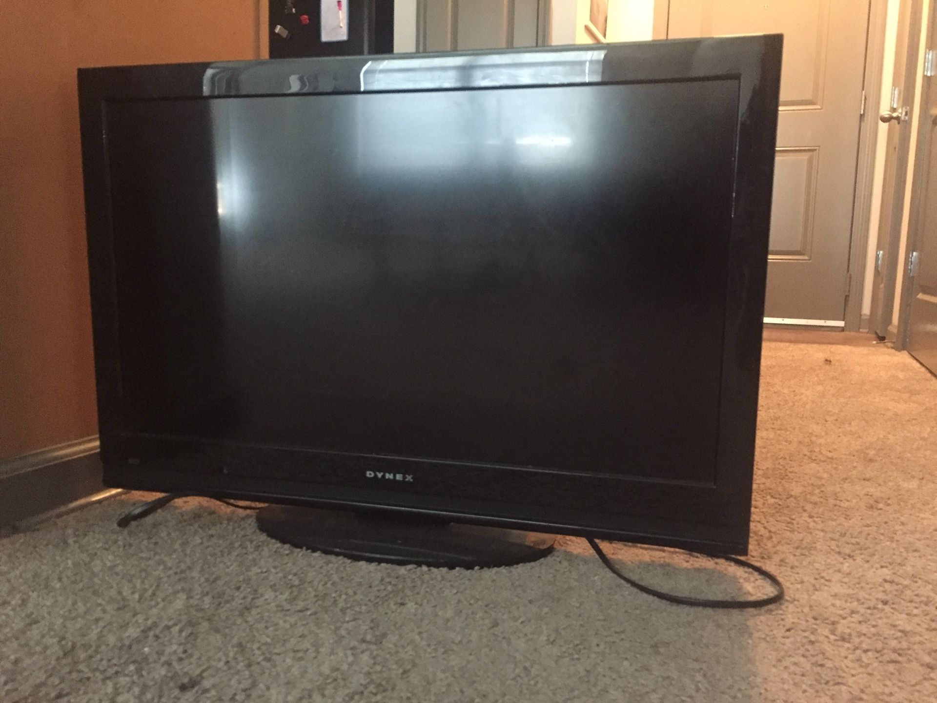 In good condition DYNEX, TV. Model: DX - 32L200A12