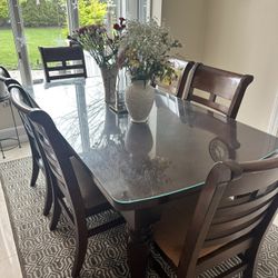 Dinning Table Set. Immediate Sale-Must Go !!