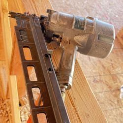 Pistola Hitachi NR 83A2