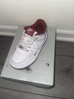 Lightly used toddler shoes 9c
