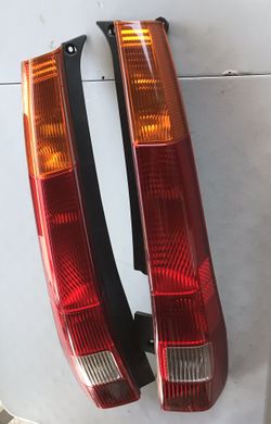 Honda CR-V 2003-2006 Tail light (Passenger side and driver side)