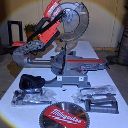 Milwaukee M18 Fuel 10in dual Bebel Sliding Miter Saw tool only