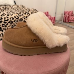 Women’s platform Uggs new