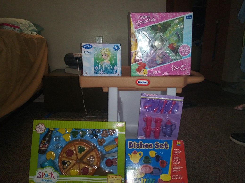 Fisher price Cart With Plastic food Pieces. And Puzzle