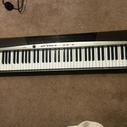 Electric Casio Piano Keyboard 