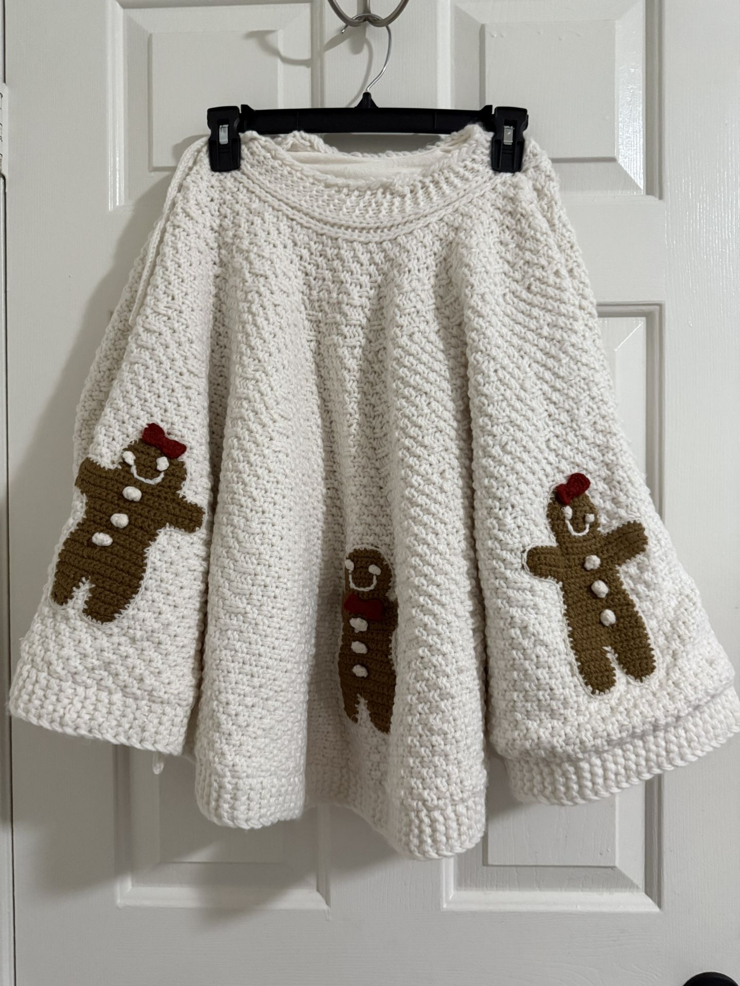 CUPCAKES & CASHMERE GINGERBREAD TREE SKIRT