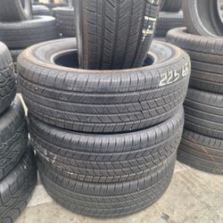 225/65/17  BRIDGESTONE  (4 GOOD USED TIRES)